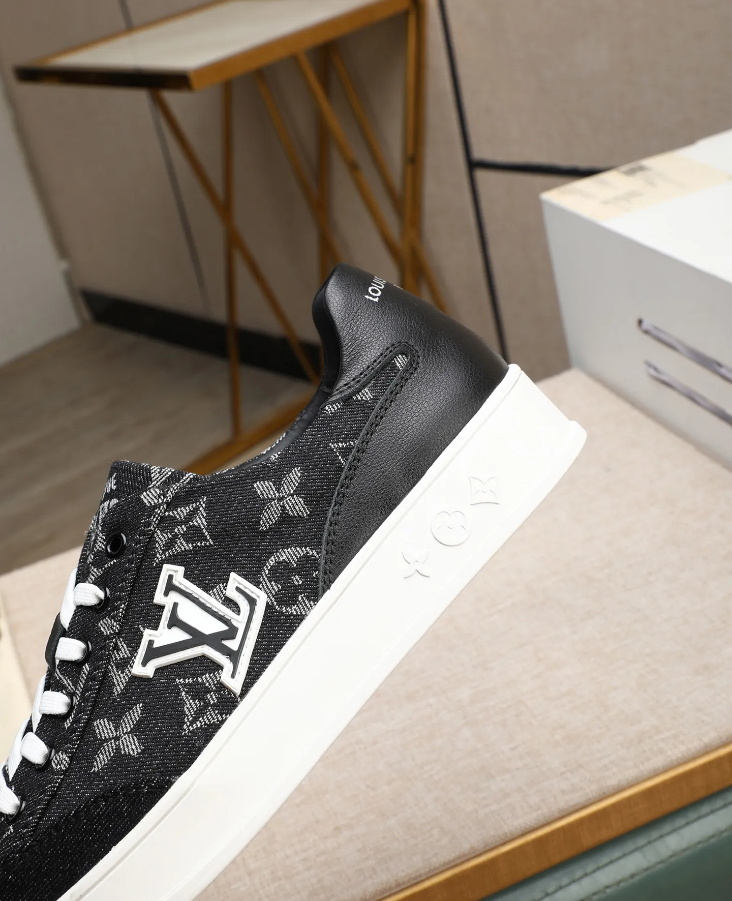 Men's shoes 💰440 📛📛【LOUIS VUITTON】Louis Vuitton’s 2025 official website synchronized new products👟Milan fashion catwalk style🇰🇾🇰🇾LV family logo, big coffee style, a must-have for fashionistas⚠️First layer calfskin➕Genuine leather lining➕Official website original version special outsole👞Number 38-44